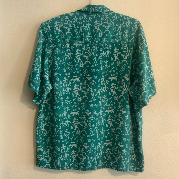 🌊 Petro Prints Hawaii Short Sleeve Button Down 🌊 - Picture 2 of 6